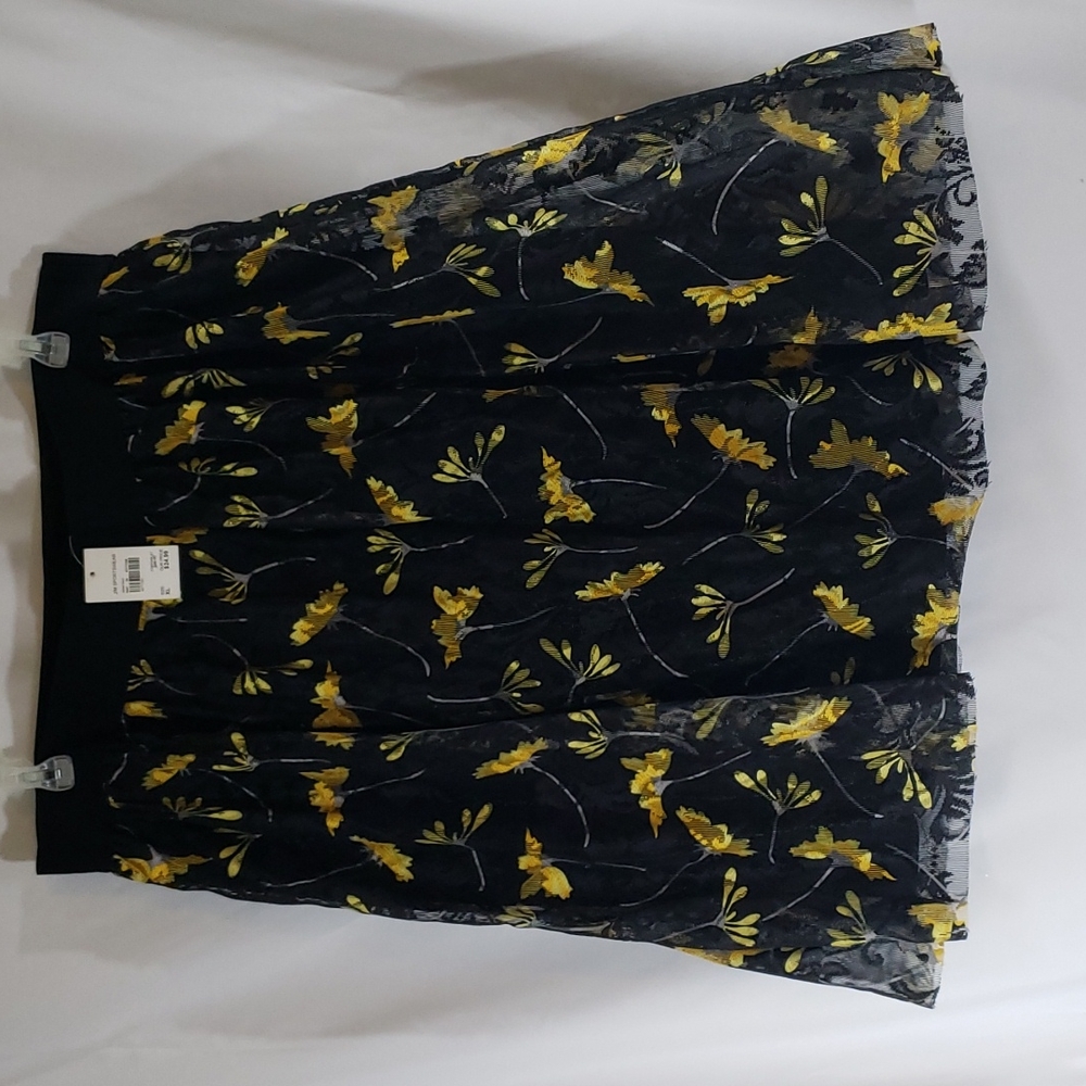 XL NWT Black and Gold skirt